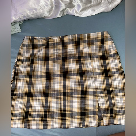 Black & Yellow Skirt 🐝 - Picture 1 of 4